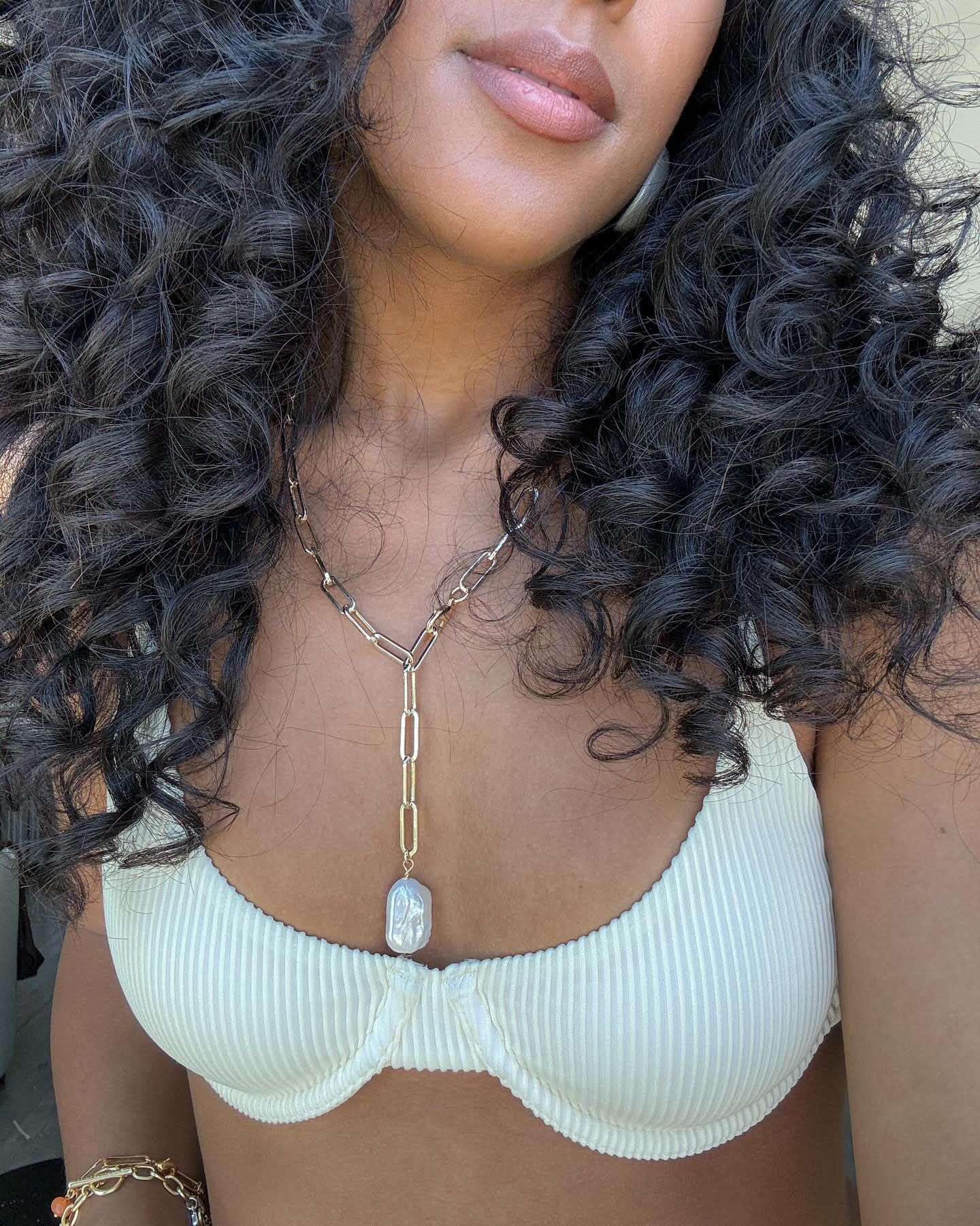 Gold chain Y-necklace with pearl pendant from the Tayla Necklace collection