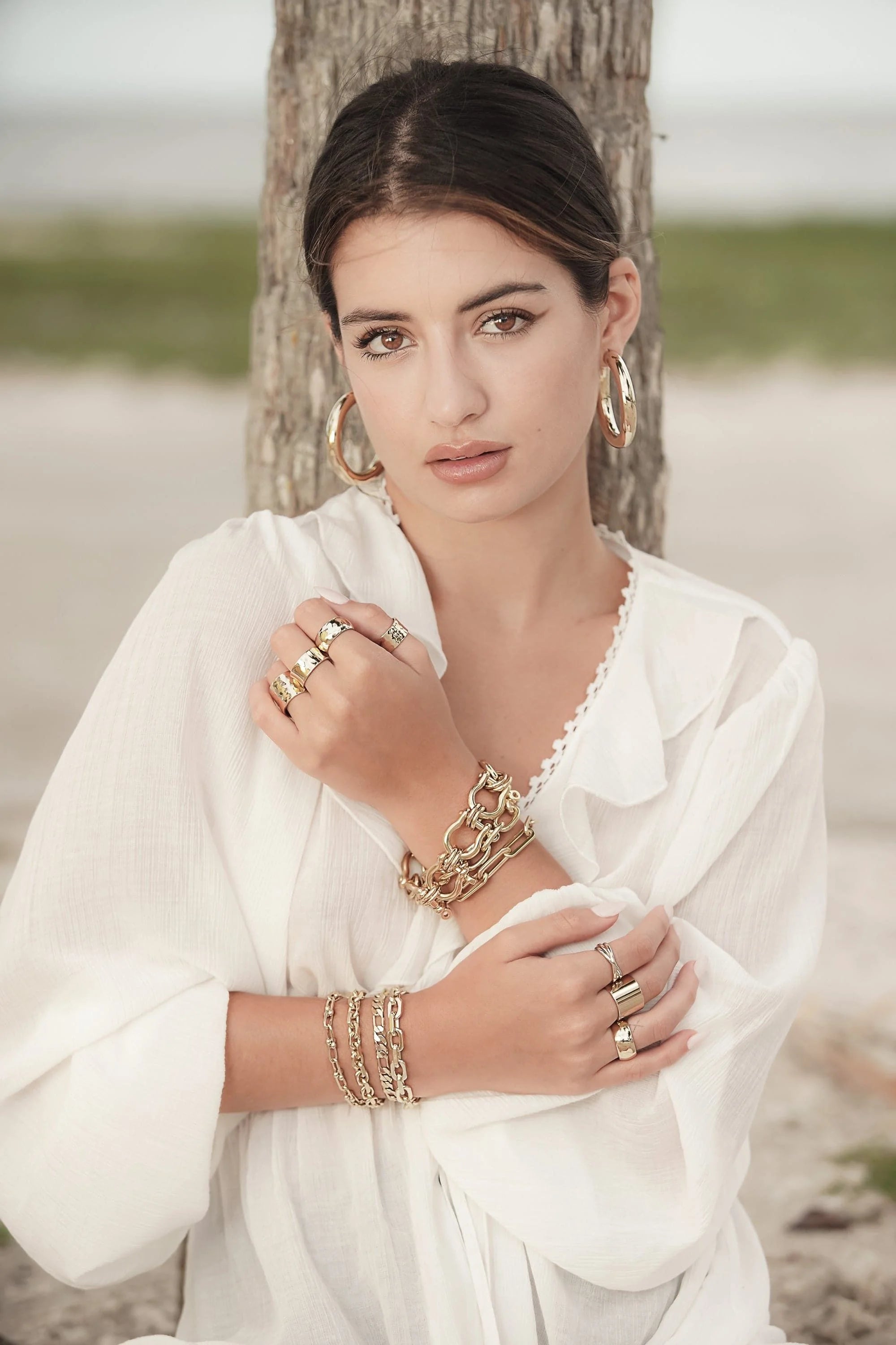 Woman wearing Lennon Bracelet with recycled brass chain in rhodium-silver material